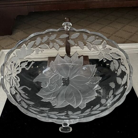 Vintage crystal Christmas punch bowl w frosted floral details with server. - Picture 1 of 9